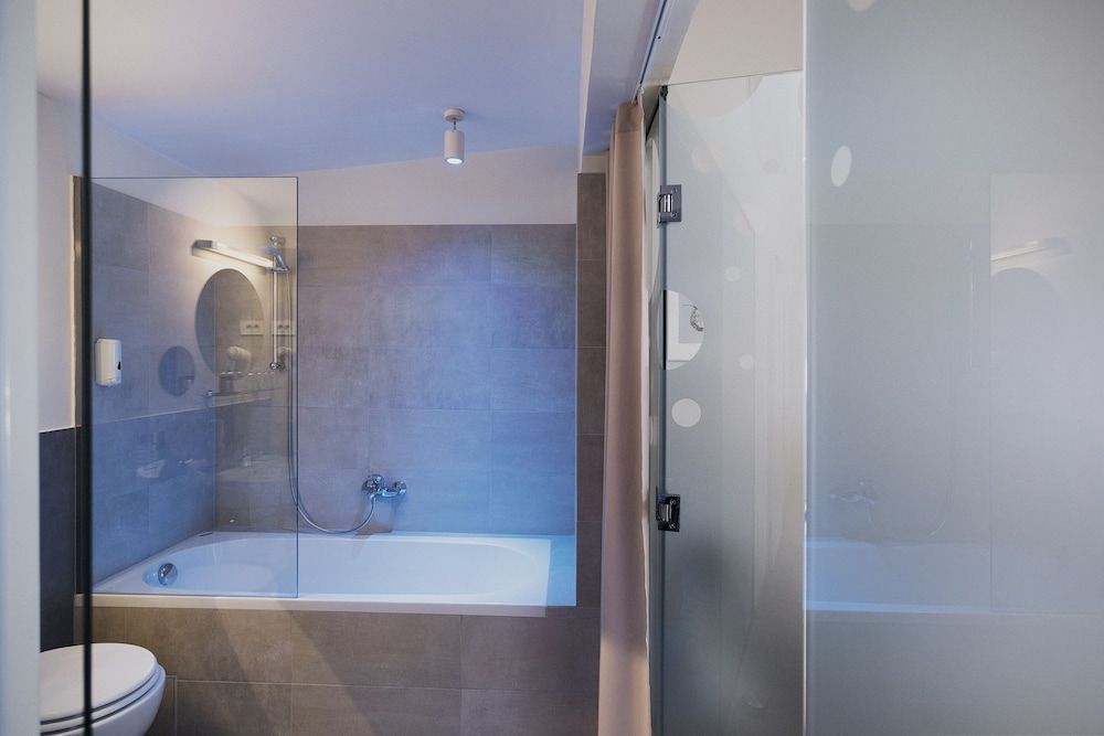 ART HOTEL 39/42