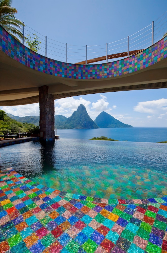 Jade Mountain - Adults Only 10/71
