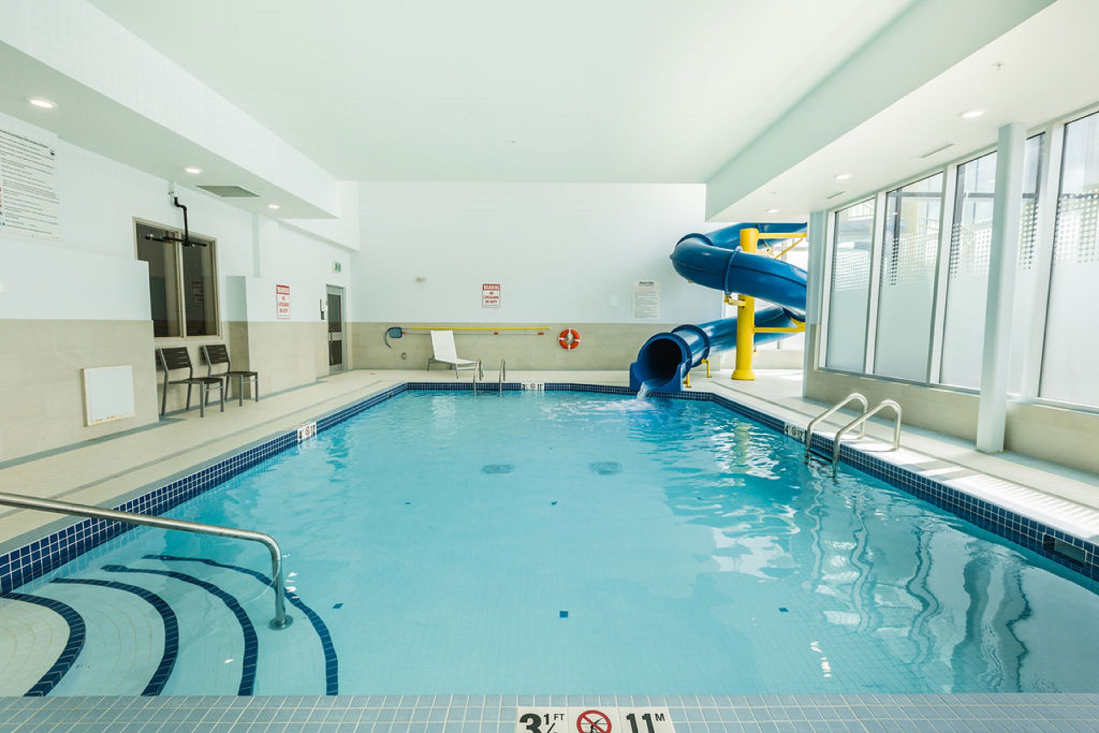 Holiday Inn Express Suites Edmonton N St Albert 35/72