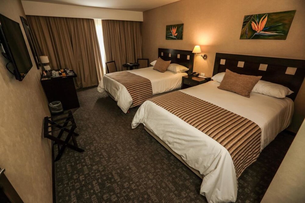 Howard Johnson by Wyndham Funes 21/67