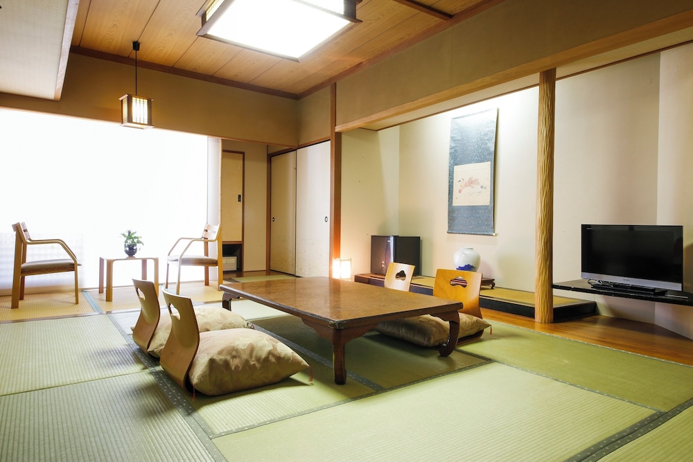 Hotel Kuramoto 11/60