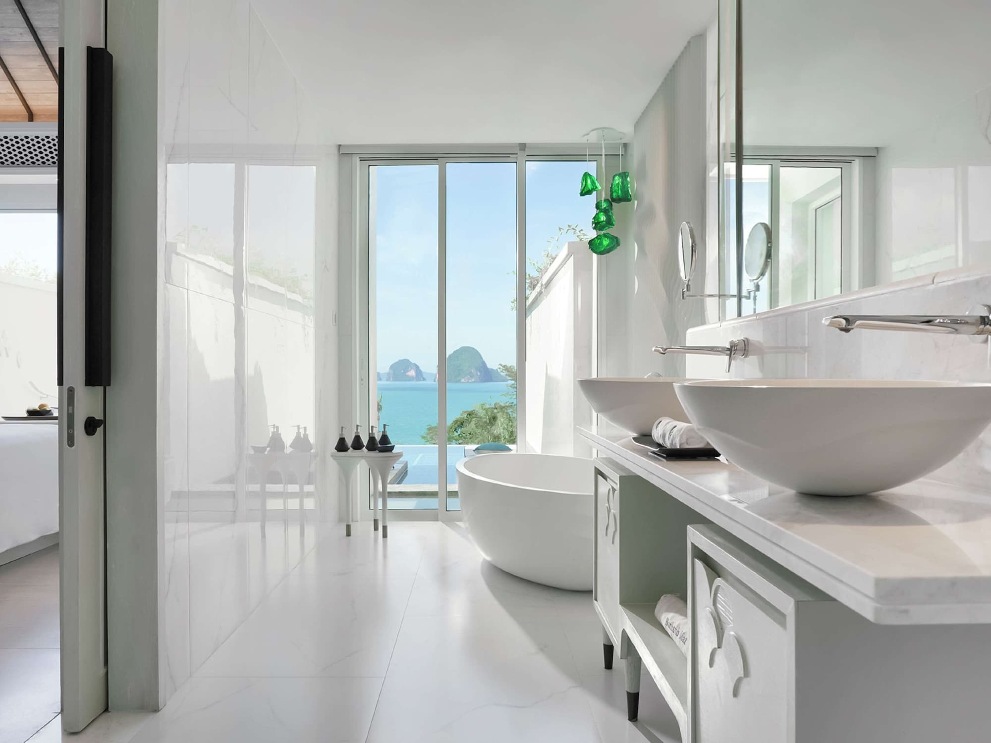 Premium Ocean Pool Suite King
