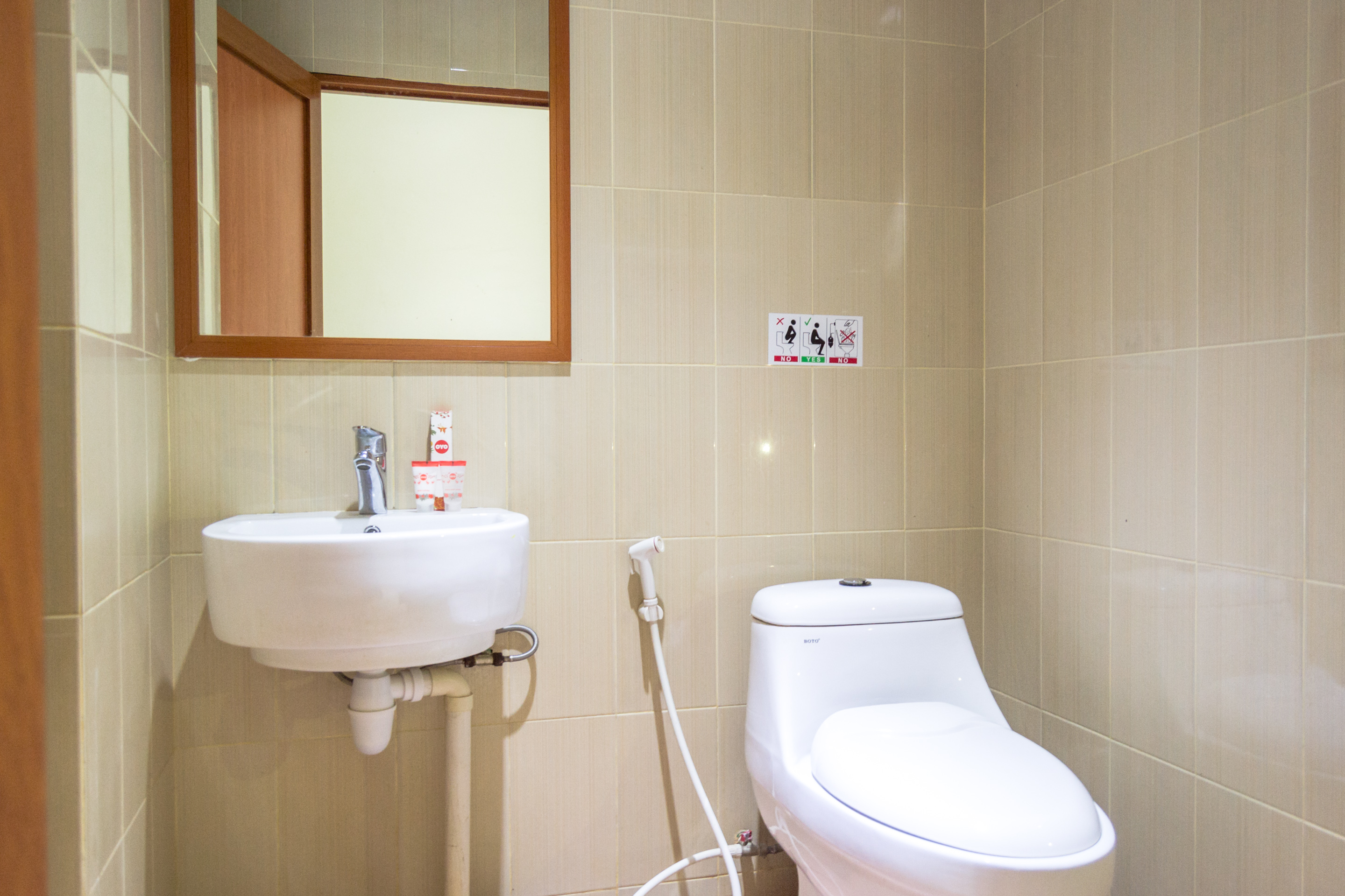 OYO 775 Aviari Hotel 47/50