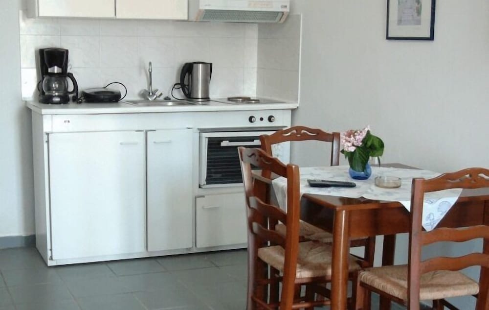 Erato Apartments 21/28