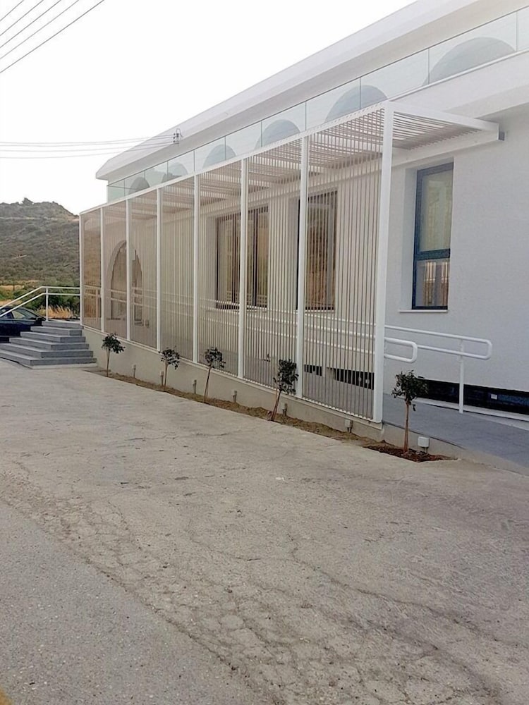E.J Pyrgos Bay Hotel 26/41