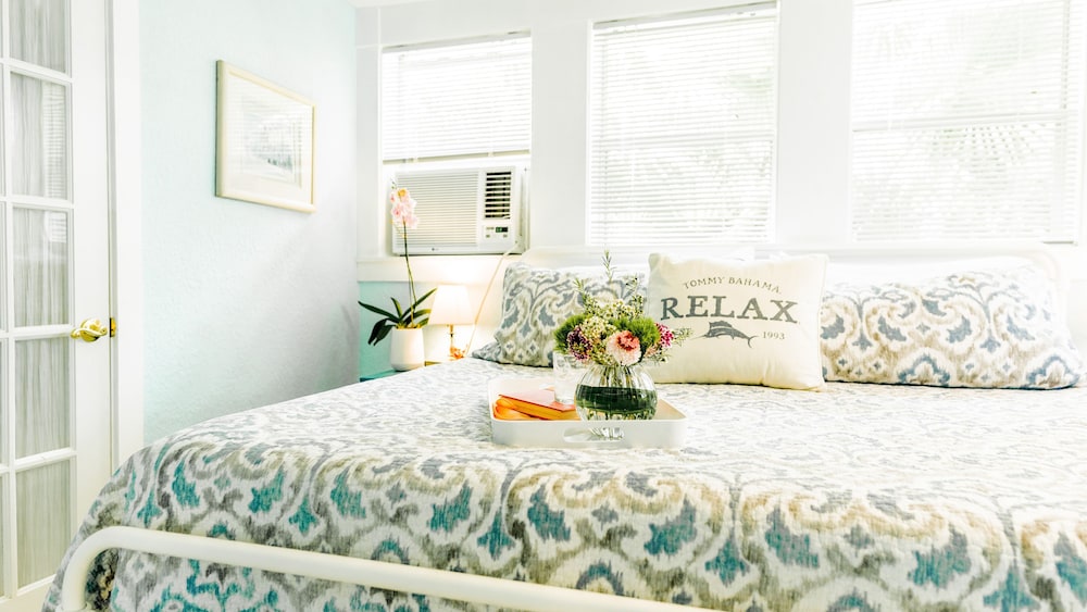 Junior, Apartment, King Bed, Pool Side, Kitchen