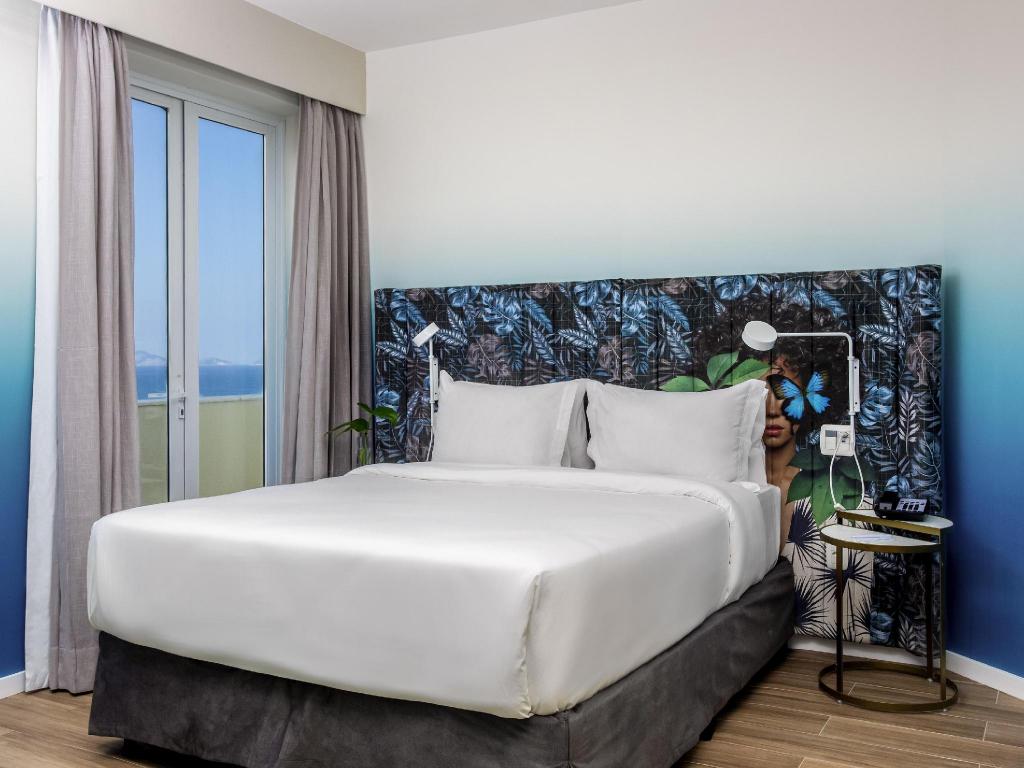 Executive, Queen Bed, Lateral Side Sea View, Balcony