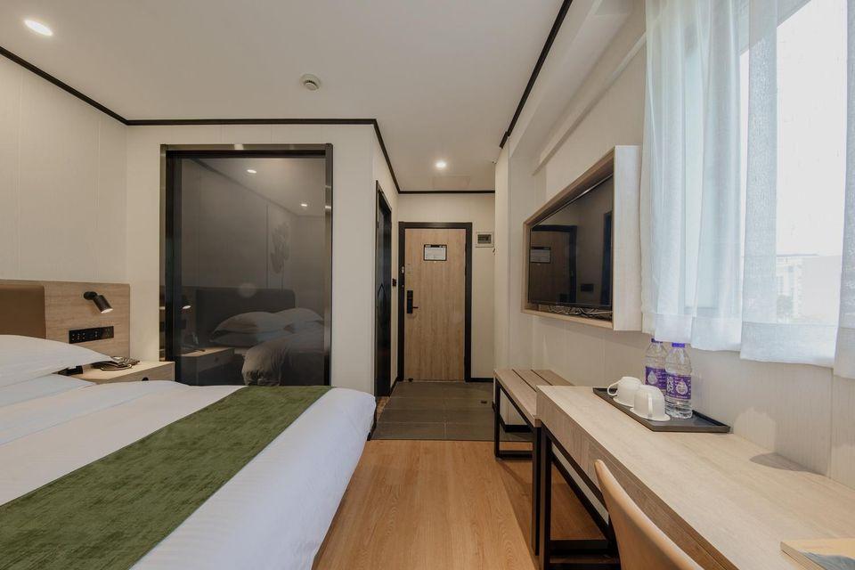 BUSINESS, DOUBLE BED