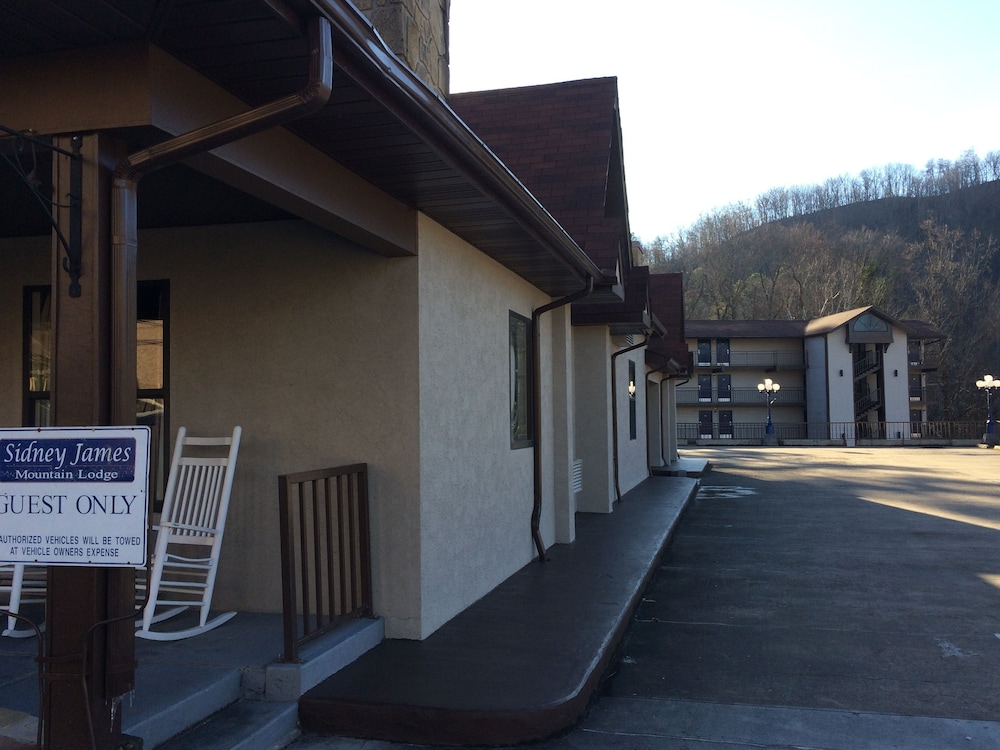 Sidney James Mountain Lodge 3/50