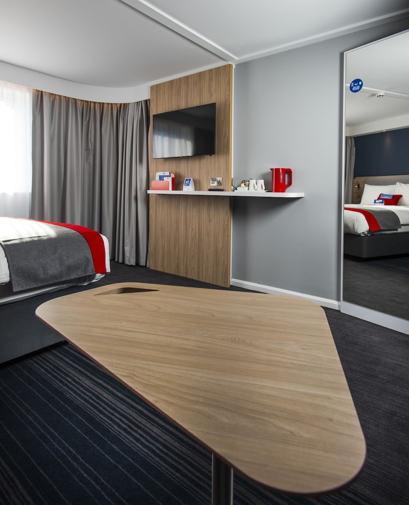 Holiday Inn Express Portsmouth North 30/52