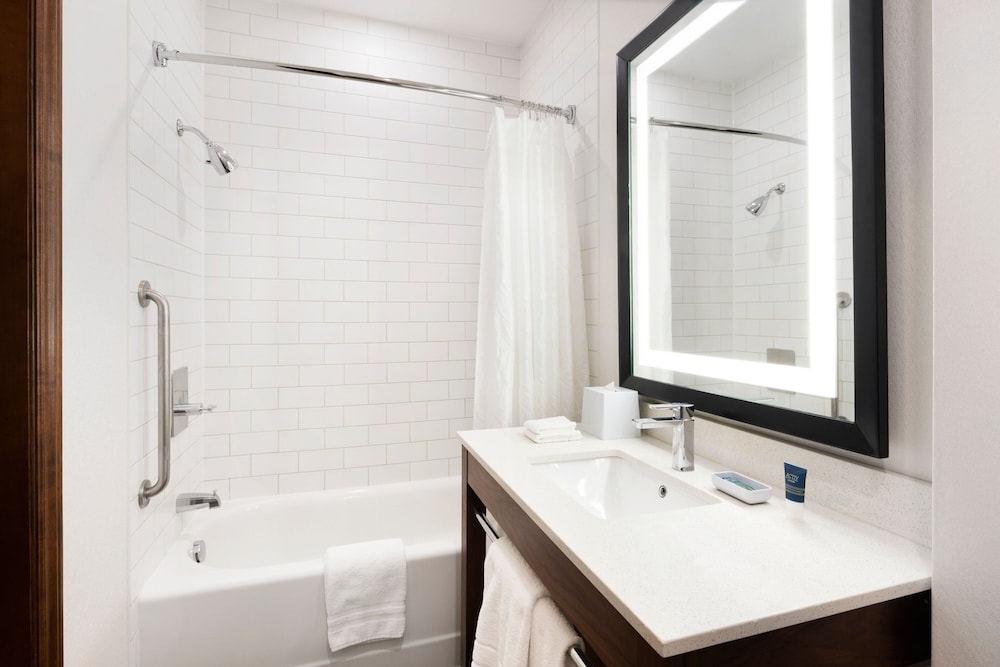 1 Bedroom, Family Suite, King Bed, City View, Sofa