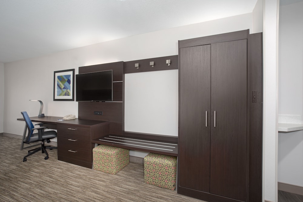 Holiday Inn Express Hotel Suites Longmont 43/49