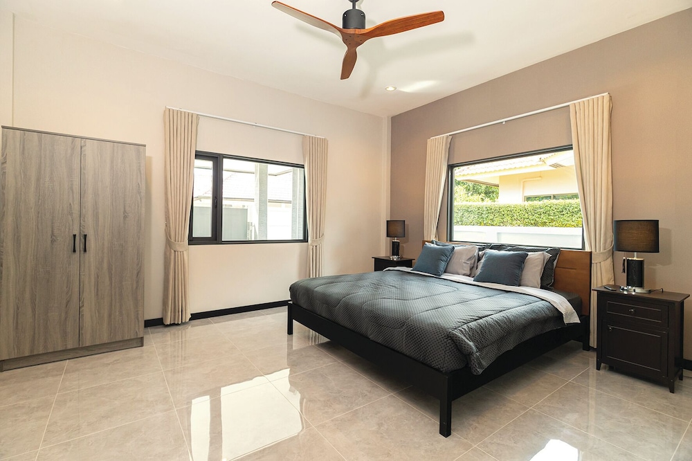 Pattaya Hill 2 16/50