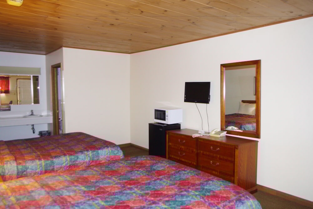 Love Hotels Western Holiday at Harlan Lake NE 18/51