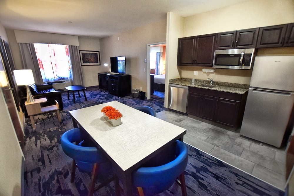 Fairfield Inn Suites By Marriott Grand Junction Downtown 45/51