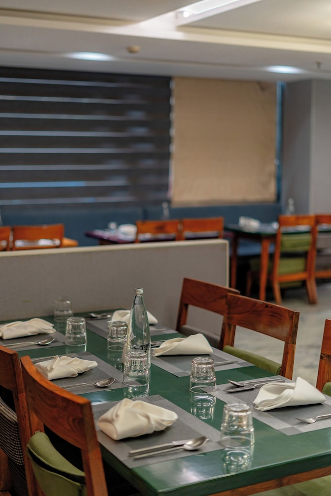 Effotel By Sayaji Indore 61/68