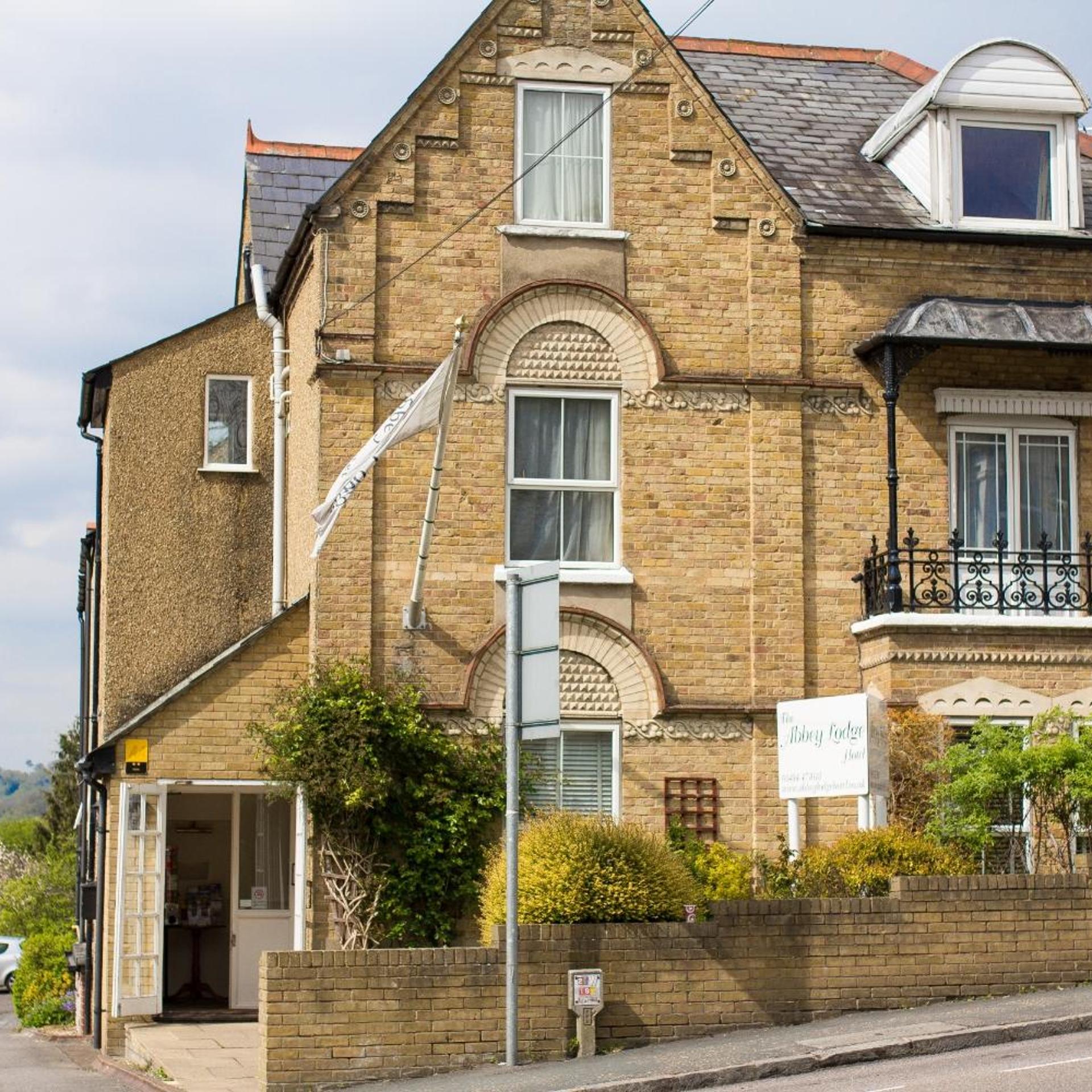 Abbey Lodge Hotel 6/40