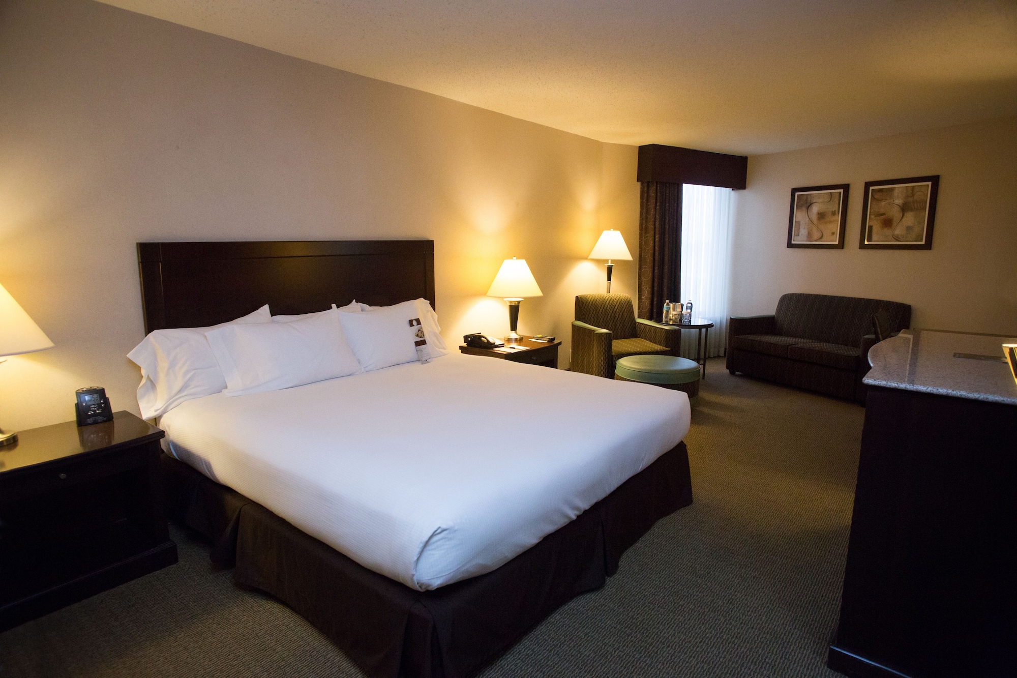 ROOM, KING BED