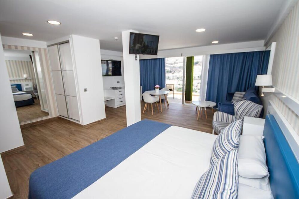 Superior, Suite, Twin Beds, Sea View, Hot Tub, Balcony
