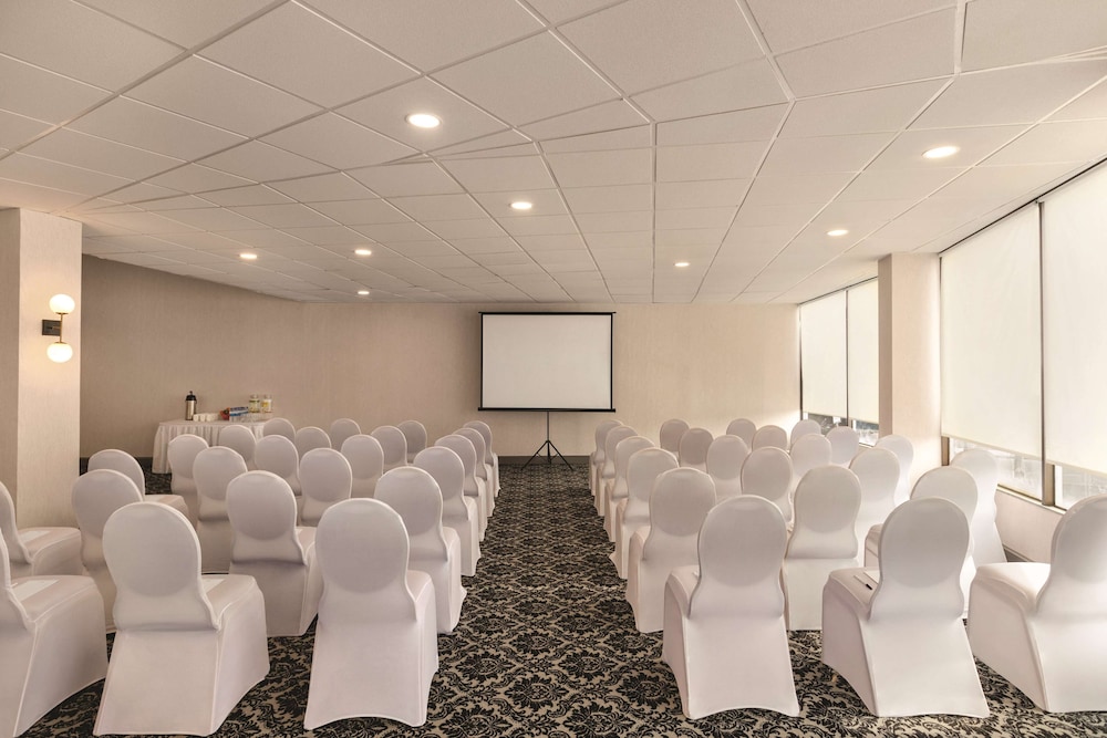 Holiday Inn Philadelphia Arpt-Stadium Area 47/54