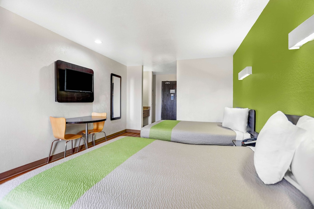 Motel6 Moriarty, NM 30/60