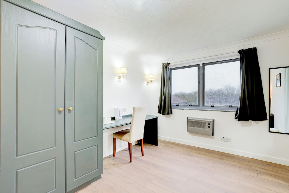 OYO The Rivenhall Hotel in Witham, Chelmsford 24/38