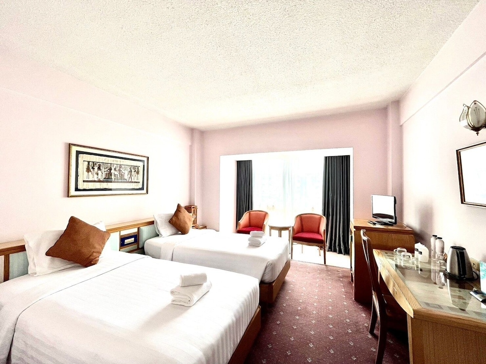 Asian Hotel Hatyai 38/72