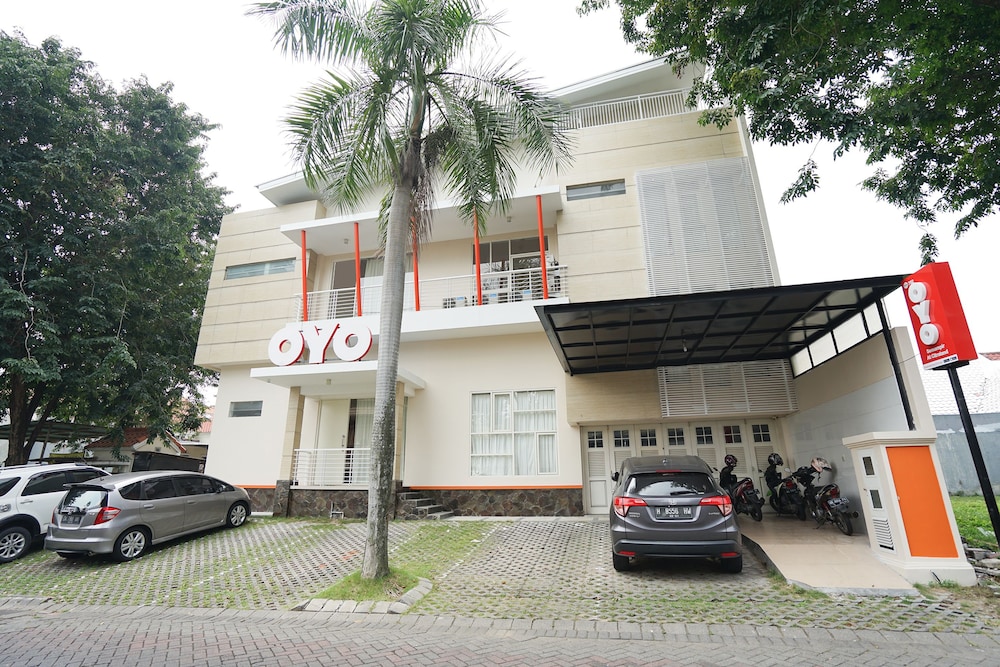 OYO 782 Menjangan Residence at Citraland 1 16/17