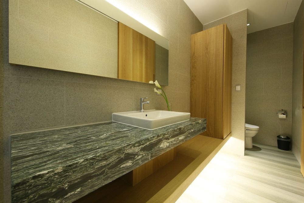 South Urban Hotel 44/45