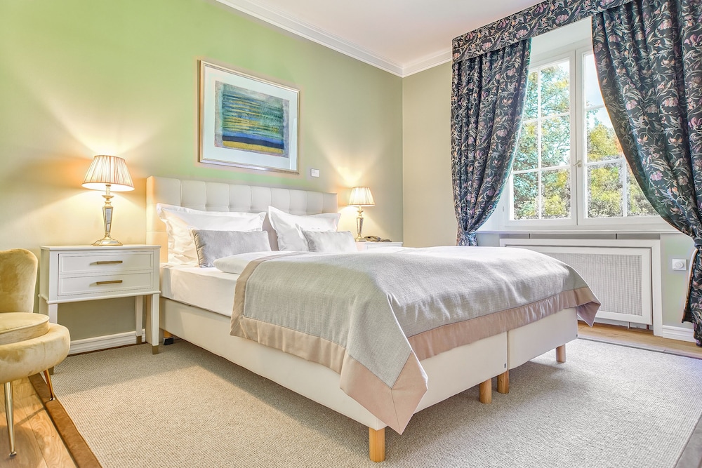 Tower, Deluxe, Suite, Queen Bed