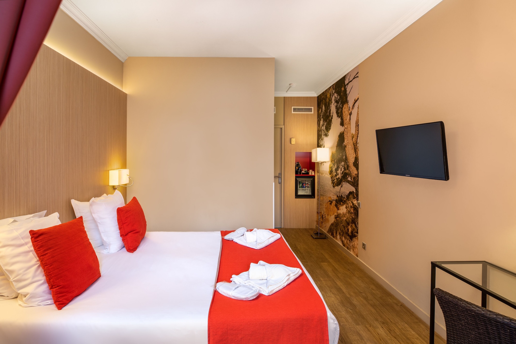 ROOM, TRIPLE