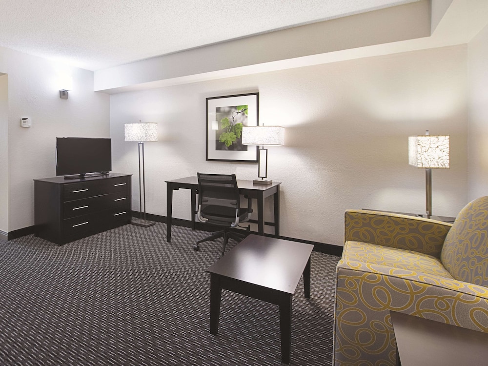 La Quinta Inn Suites Plantation Sw 6th Street 30/37