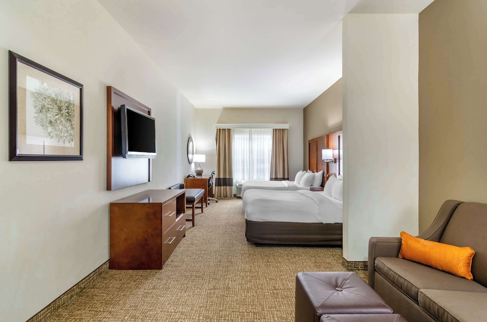 Comfort Inn And Suites 16/32