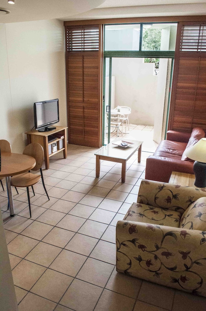 Grand Palais Beachside Resort 61/94