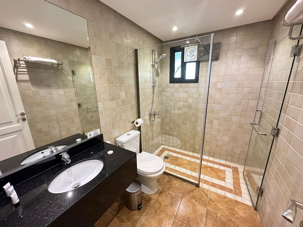 كورنيش لورين سويتس(Loren Suites Corniche) 44/50