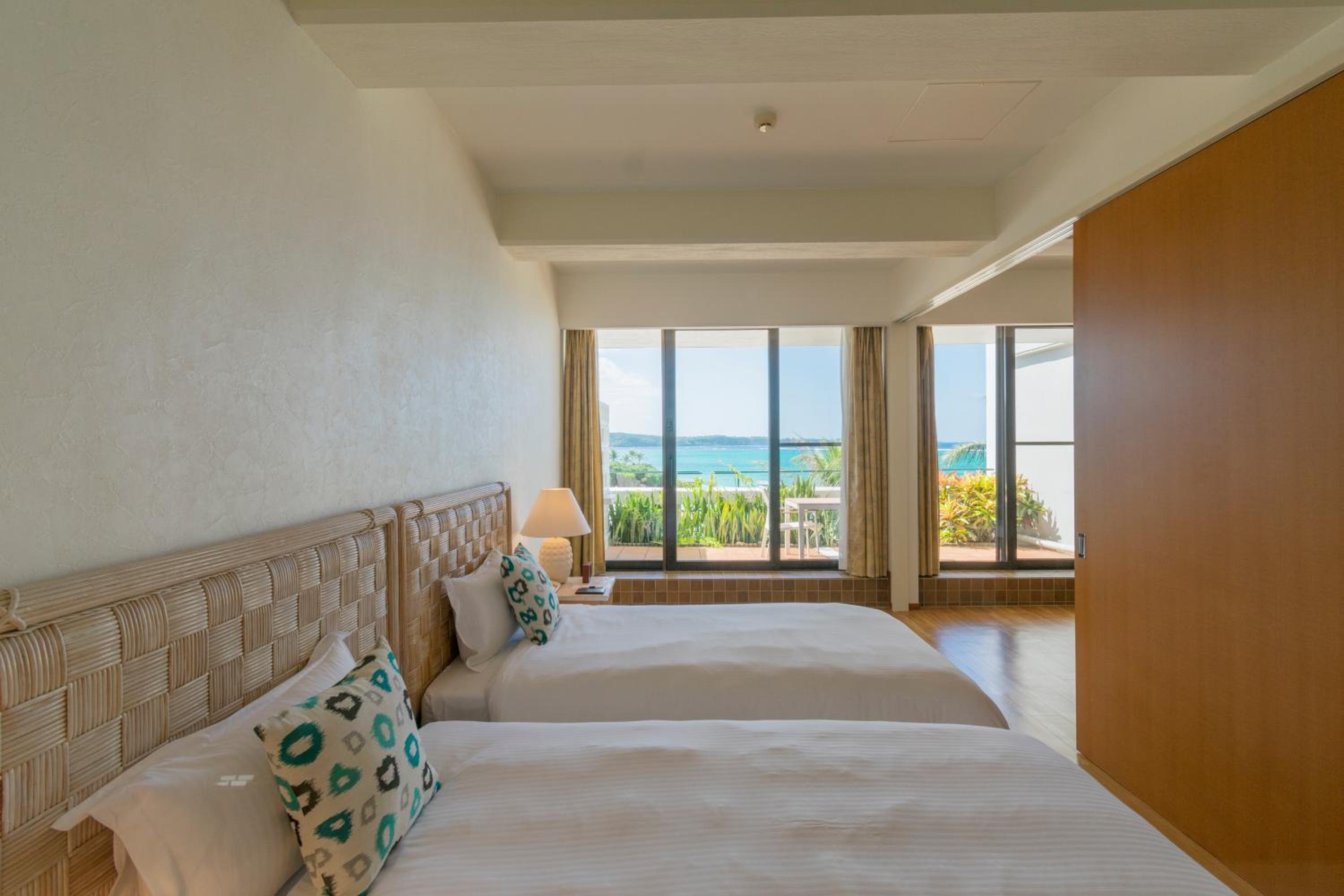 Club, Premier, Ocean Front, Lounge Access، Hotel Moon Beach Okinawa 3/3