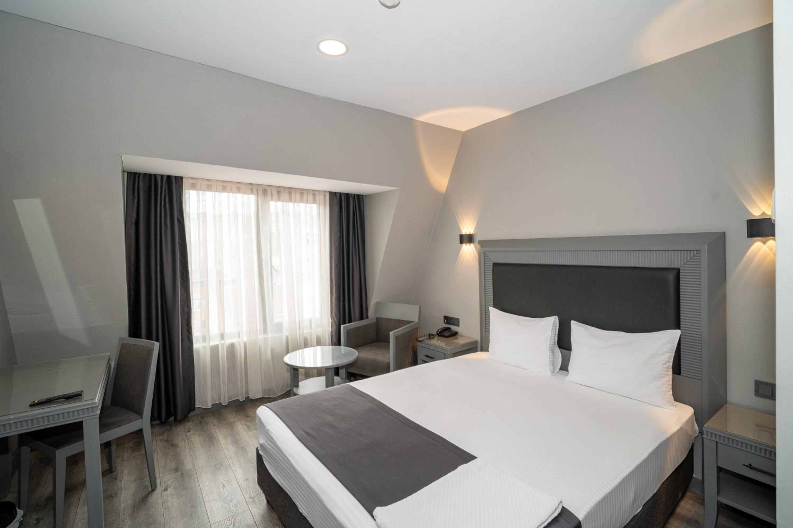 Standard, Double Bed, City View