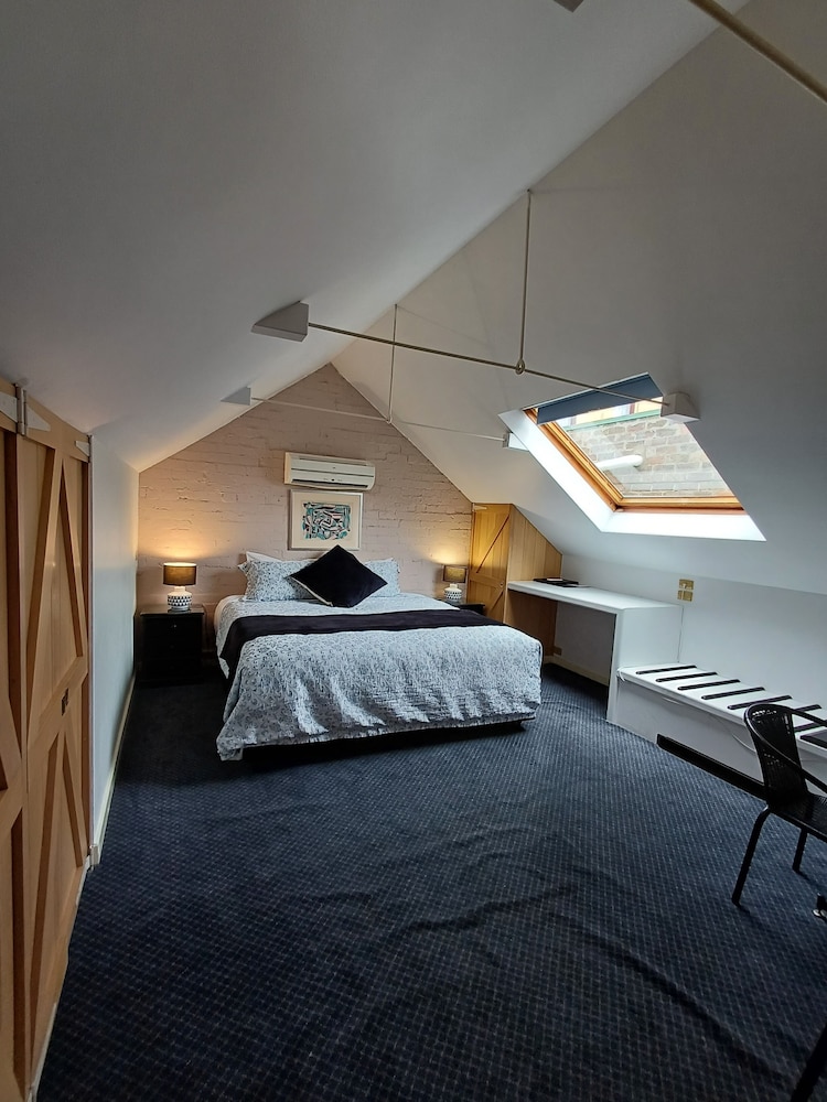 LOFT, DELUXE, KING BED