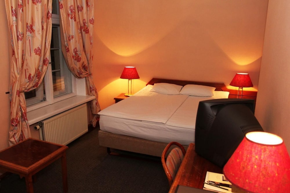 Victoria Hotel 18/49