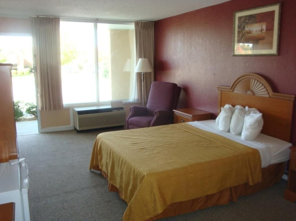 Americourt Extended Stays 13/38