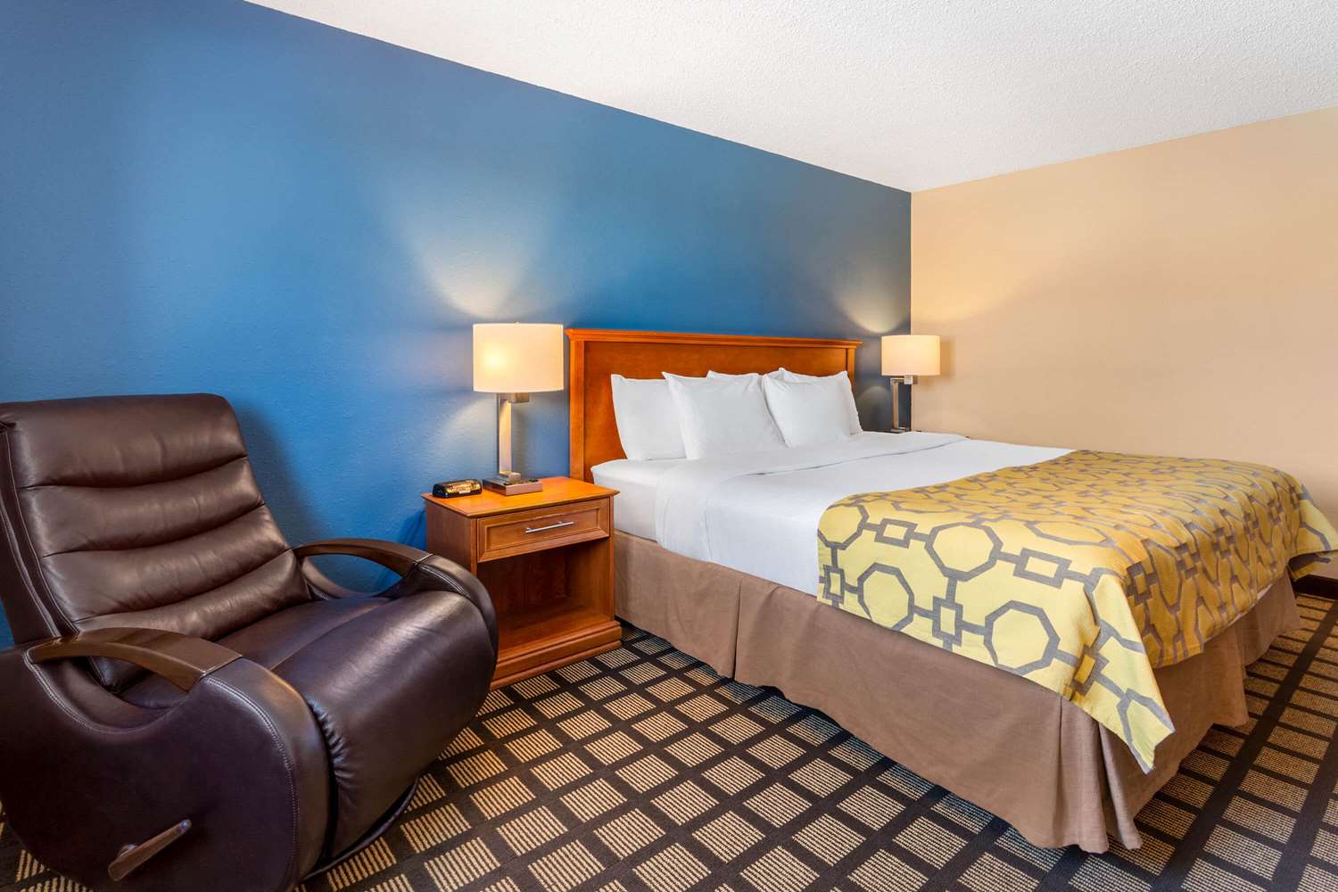 Baymont by Wyndham Rochester Mayo Clinic Area 8/18