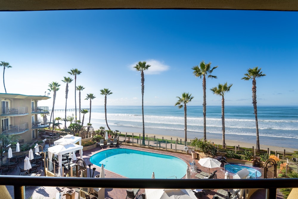Pacific Terrace Hotel 7/92