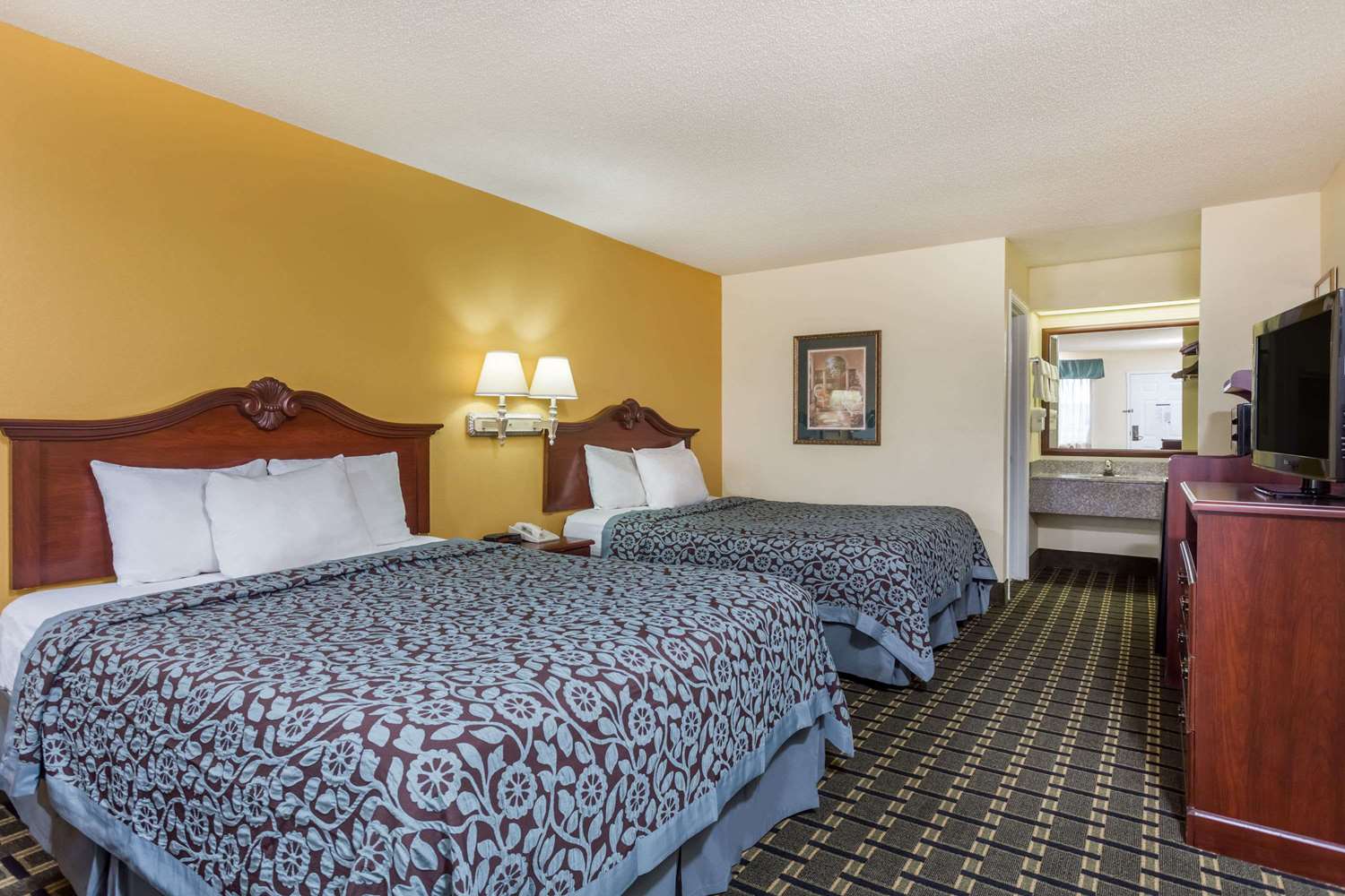 Days Inn & Suites by Wyndham Warner Robins Near Robins AFB 8/14
