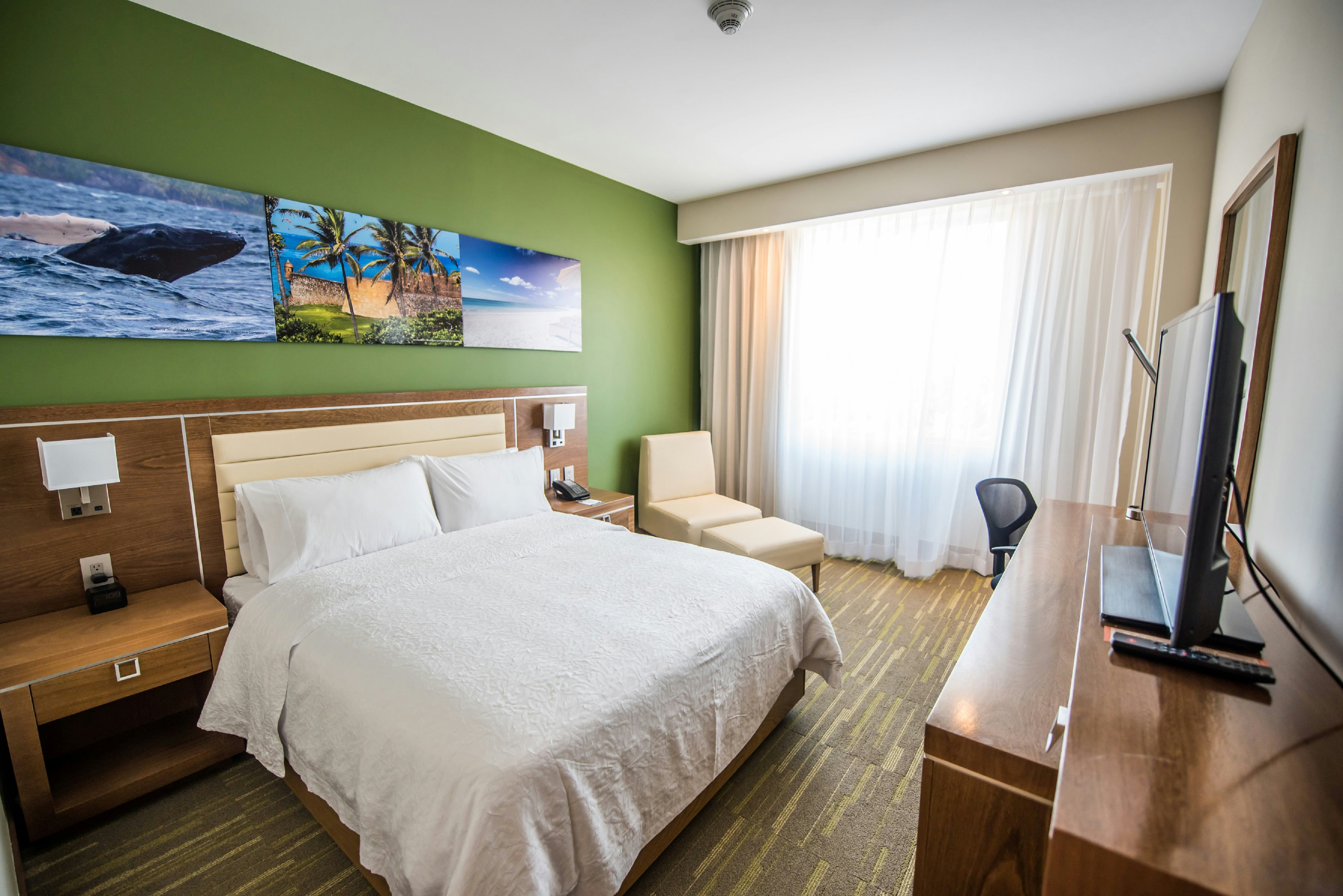 ROOM, QUEEN BED