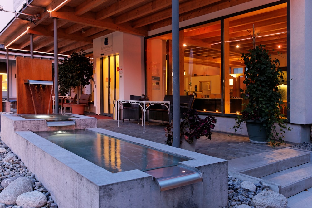 Carlton-Europe Vintage Adult Hotel 37/56
