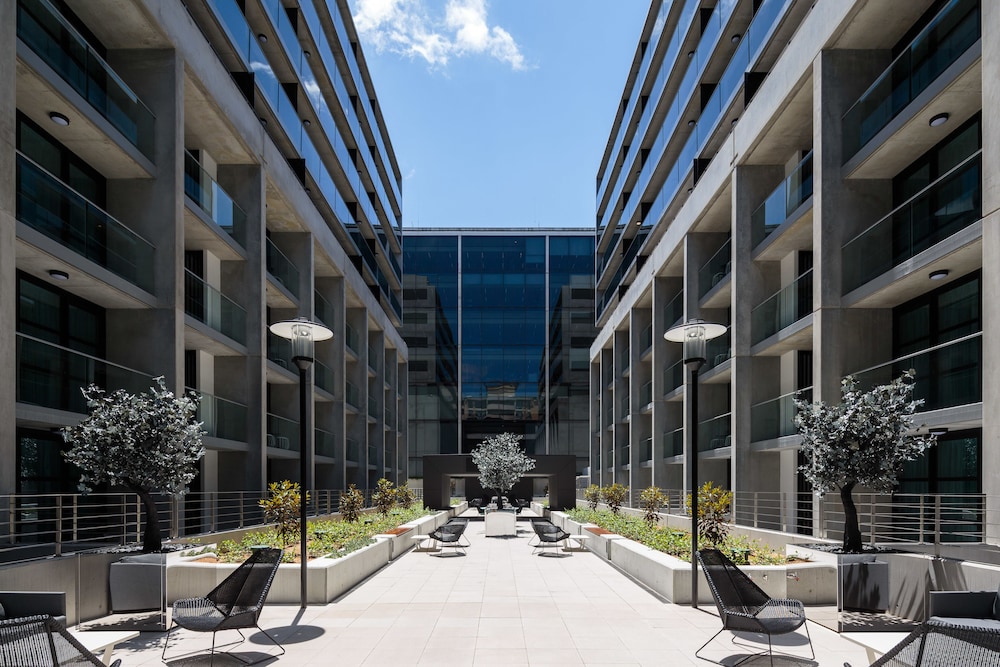 AVENUE HOTEL CANBERRA 53/59
