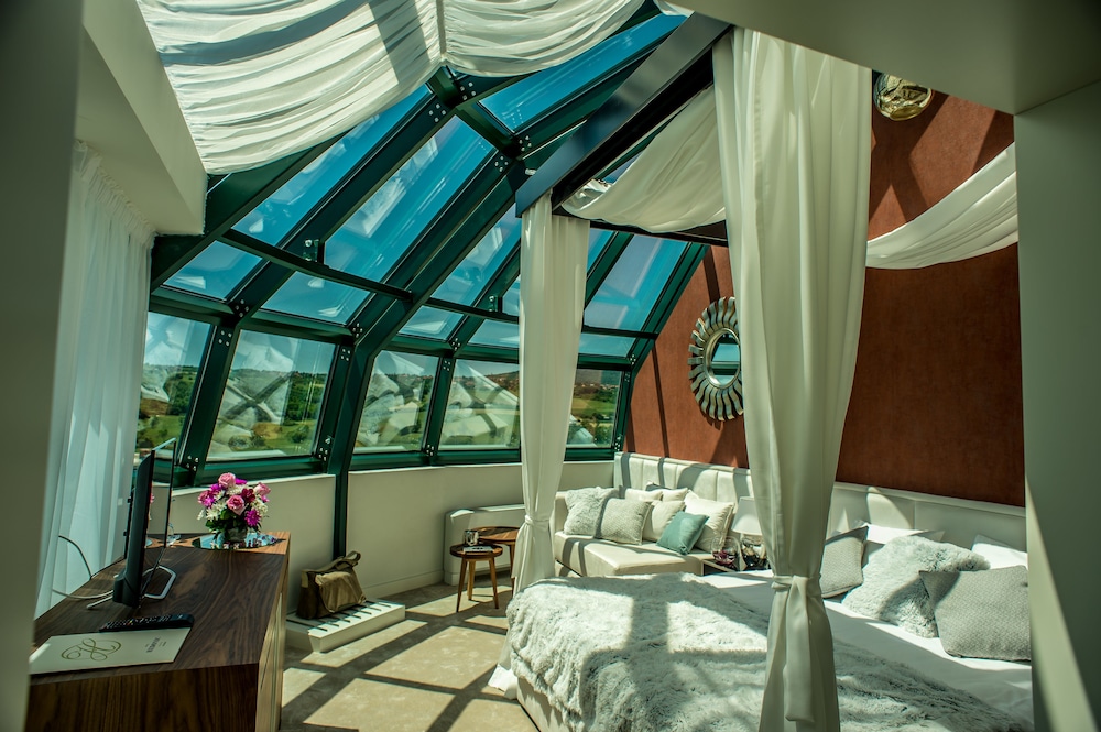 Hotel Hedonic 25/50