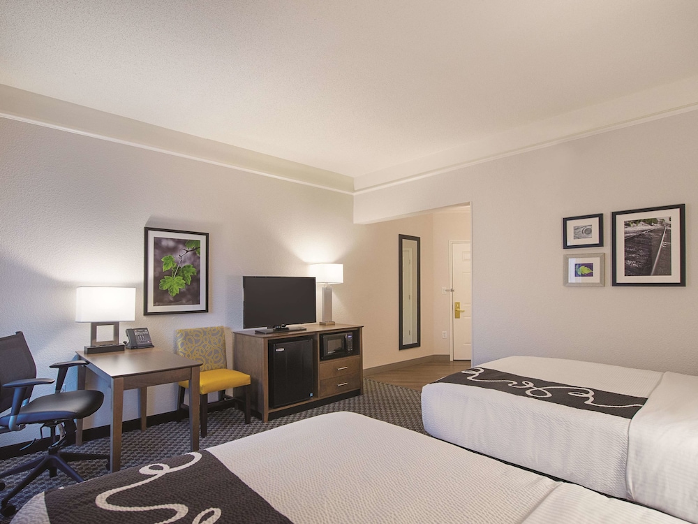 La Quinta Inn Suites Oklahoma City Nw Expwy 13/47