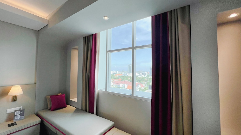 غرفة بريميوم بسريرين منفصلين، Leedon Hotel & Suites Surabaya 2/3