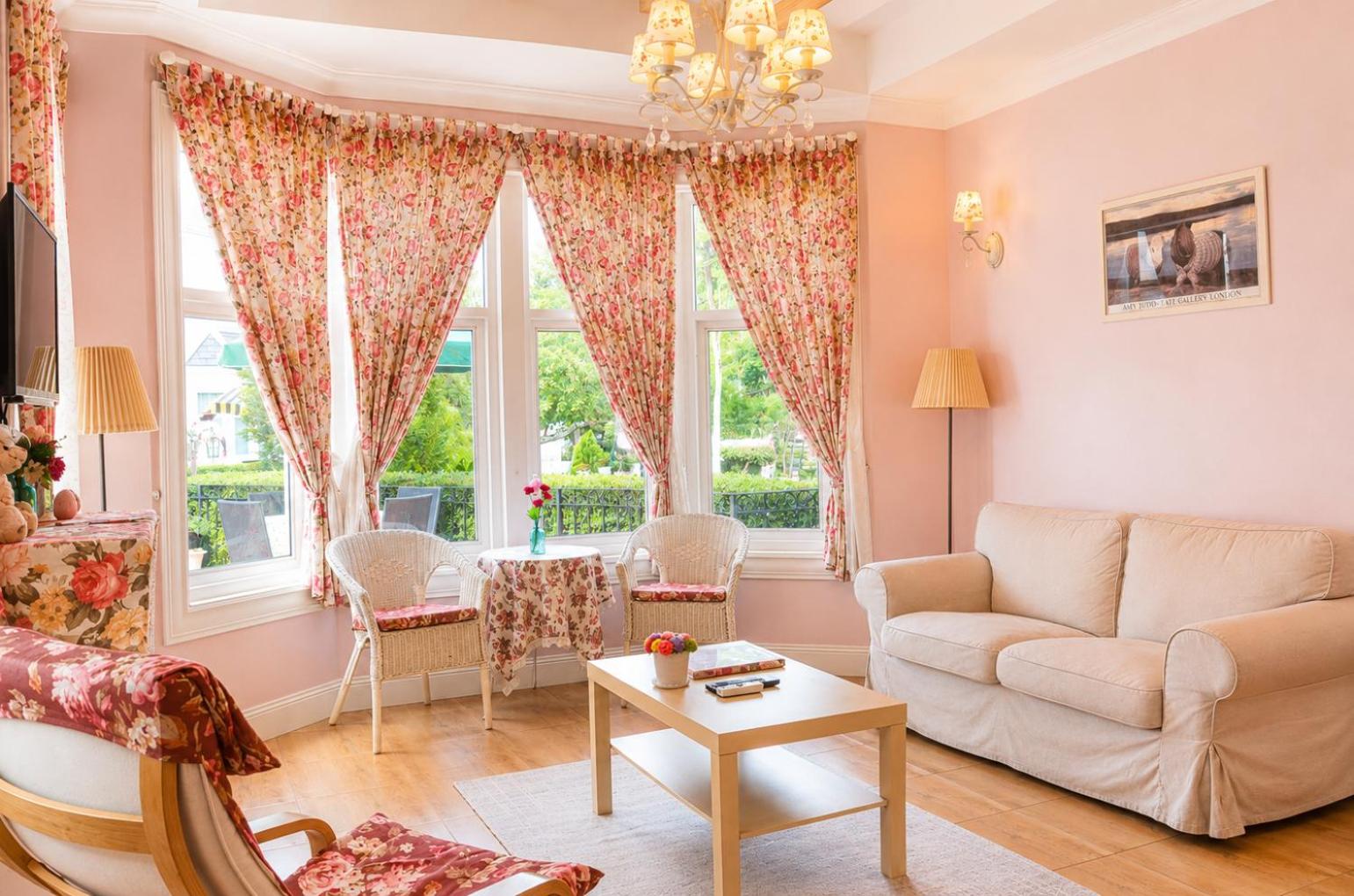 Hillsborough The English Country House 30/50